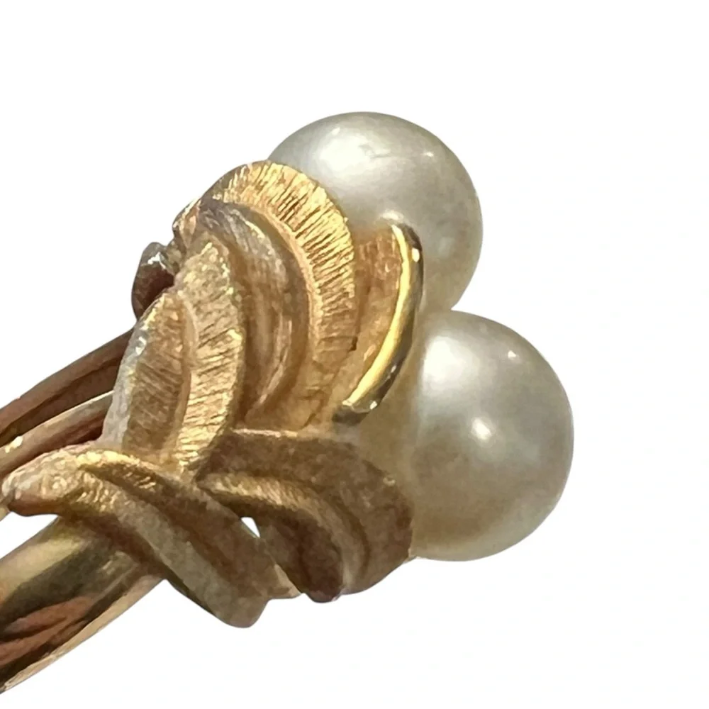 AVON Matte Textured Gold Tone‎ 2 Faux Pearl Ring Vintage Size 4.25-5.25 Classic